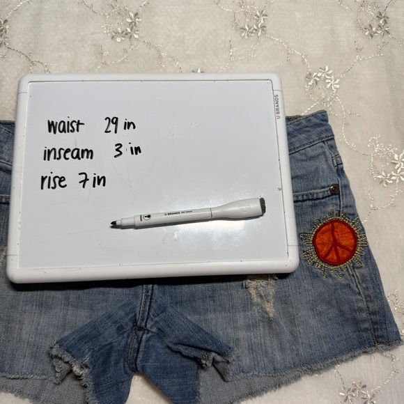 Vintage Y2K Mudd Patchwork Peace Sign Shorts Size 7 - Picture 5 of 5